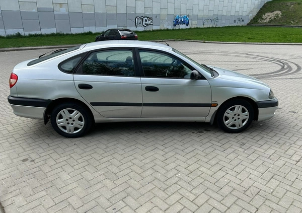 Toyota Avensis cena 5299 przebieg: 314641, rok produkcji 2002 z Białystok małe 326